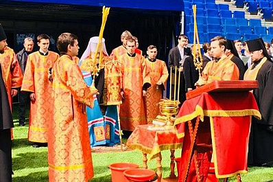 Стадион Самара Арена освятил митрополит Сергий