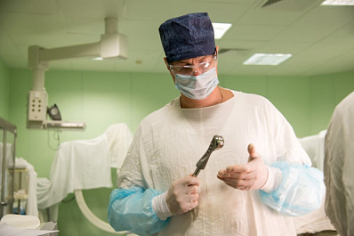 В Самаре эндопротез местного производства впервые установили пациенту с онкологией