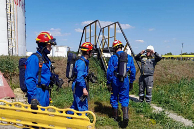 В Самаре рабочий скончался из-за падения в нефтяной резервуар