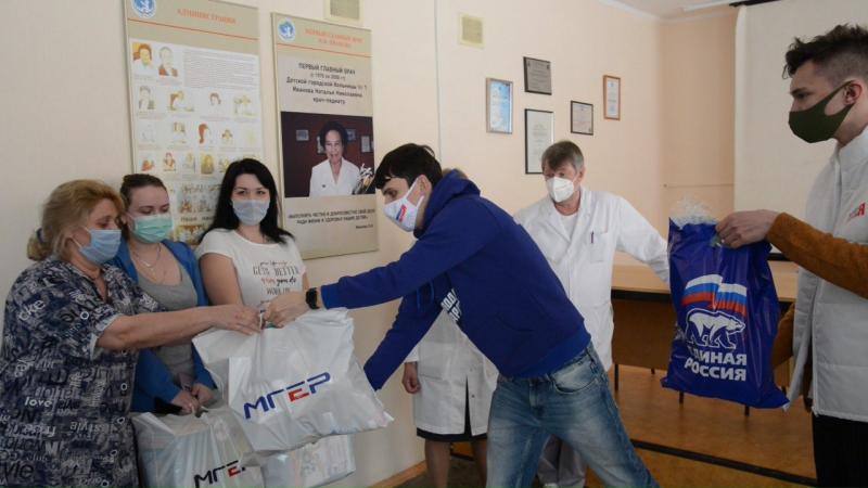 "Единая Россия" открыла штаб по гуманитарному сотрудничеству для помощи жителям Донбасса