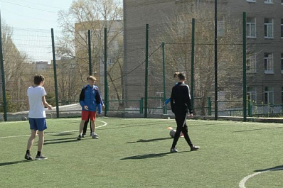 Воспитанники школы-интерната №117 для детей с ОВЗ получили в подарок новую спортивную форму и мячи