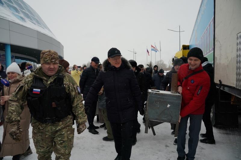 Дмитрий Азаров вместе с жителями Тольятти отправил гуманитарный груз в зону СВО