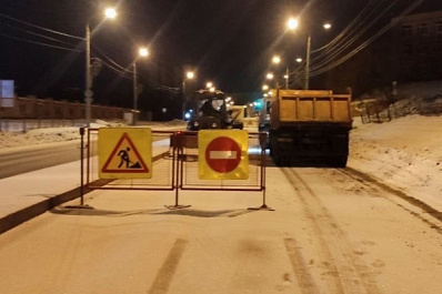 Коммунальные службы устраняют аварию на Солнечной в Самаре