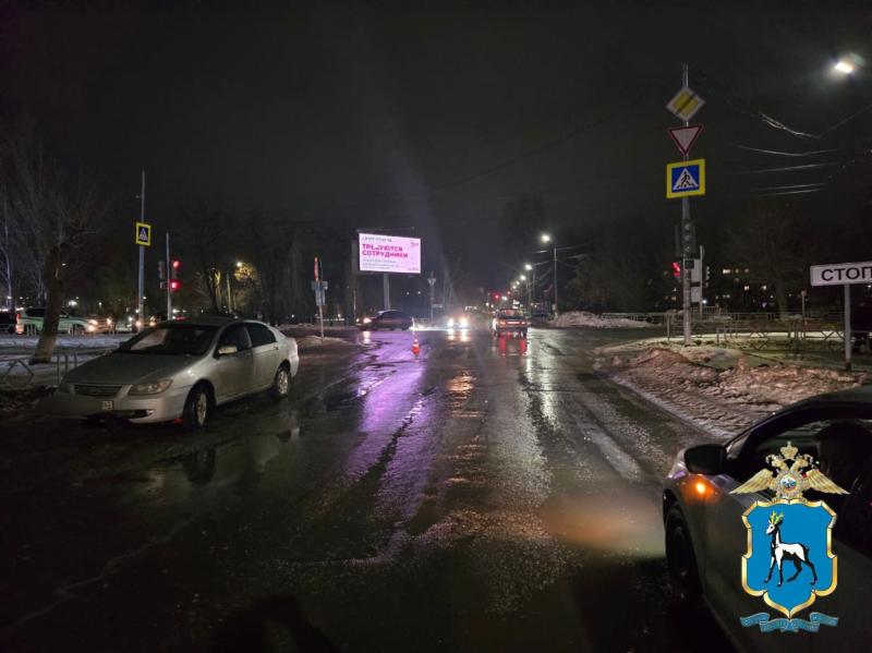 Водитель погиб: в Самарской области на трассе легковушка заехала под КамАЗ