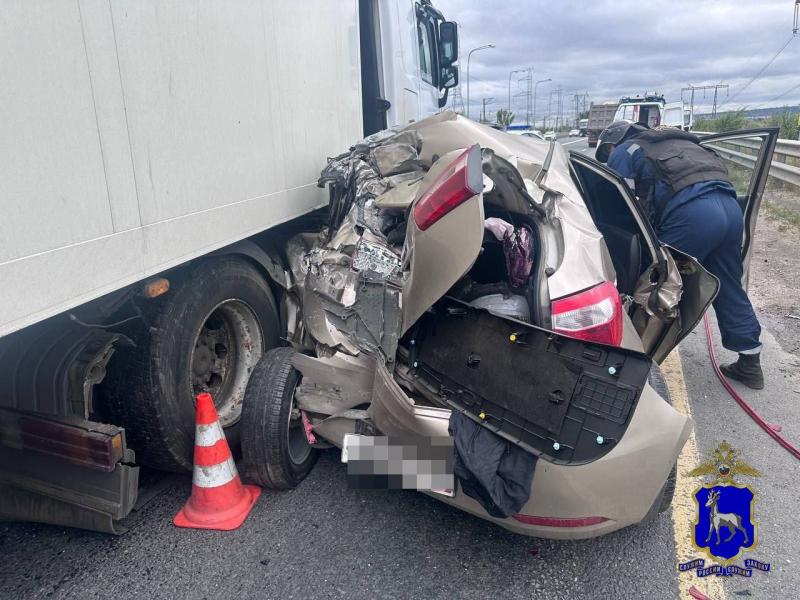 У Жигулевской ГЭС 20 августа большегруз наехал на припаркованную легковушку