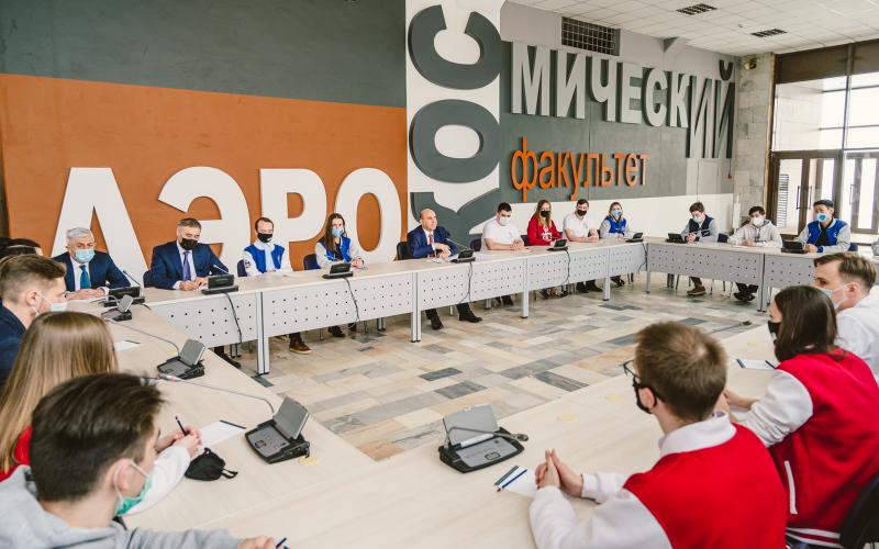 Мишустин поддержал предложение самарских студентов о развитии технологического предпринимательства в вузах