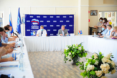 Подготовка специалистов, новые налоговые льготы и развитие технопарков: на площадке "Единой России" в Сызрани обсудили меры по поддержке промышленности региона