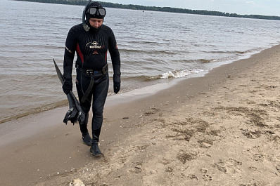 В Самаре водолазы начали обследовать дно Волги у пляжа на 1-й очереди набережной