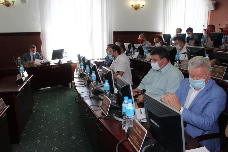 В думе Тольятти предусмотрели деньги на устранение недоработок и последствий вандализма в новом сквере