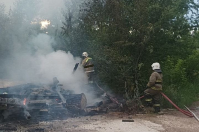 Пожар в Волжском тушили около двух часов