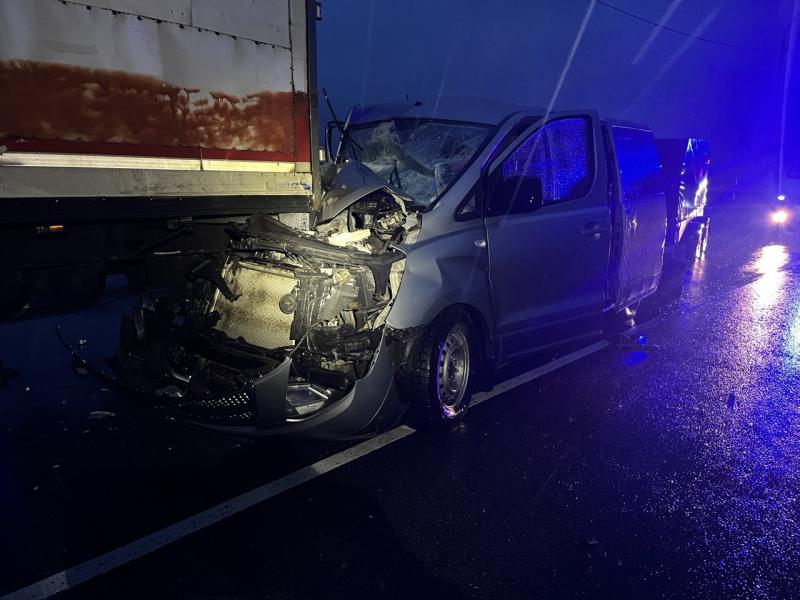 Пострадала женщина: под Сызранью 21 октября столкнулись фура и минивэн