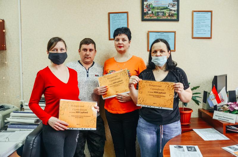 Многодетные семьи Богатовского района получили подарочные сертификаты на товары для малышей