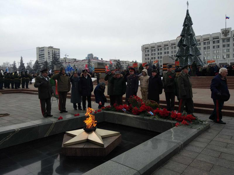 Виктор Кудряшов возложил цветы к Вечному огню