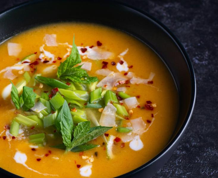 Согревают и быстро утоляют голод: специалисты рассказали о пользе супов