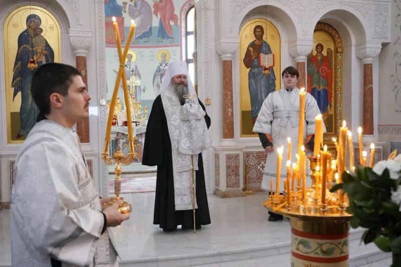 Губернатор Вячеслав Федорищев принял участие в крестном ходе в Самаре