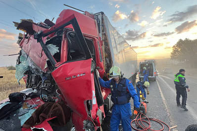 Срезали крышу: в Самарской области столкнулись два большегруза 7 октября
