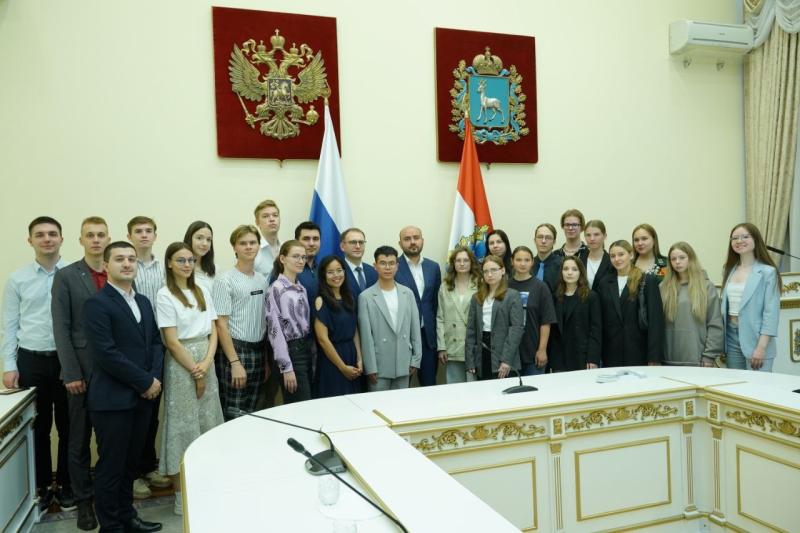 Вячеслав Федорищев пригласил самарских студентов на стажировку в Правительство области