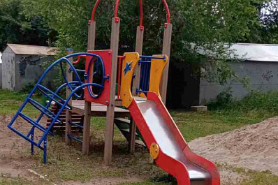 В Подстепках возвели новую детскую площадку 