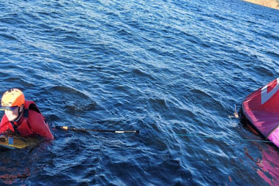 Унесло течением: в Самаре спасатели вытащили из Волги кайтсерфера