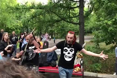 В Самаре почтили память лидера группы "Король и Шут" импровизированным концертом