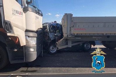 В Самарской области "Калина" попала под тягач