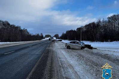 В Самарской области 3 января столкнулись две легковушки и вылетели в кювет