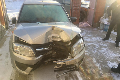 Автоледи оказалась в больнице после столкновения с деревом под Тольятти