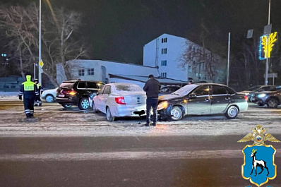 12 февраля в Самаре на улице Ново-Садовой столкнулись три авто