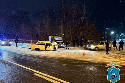 В Тольятти пенсионер на "семерке" протаранил Geely