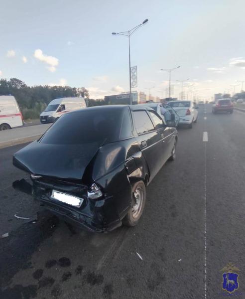 В Самаре 10 августа в Кировском районе столкнулись пять попутных легковушек