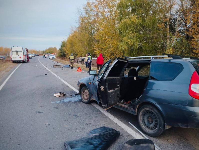 В Самарской области 5 октября на трассе столкнулись "Приора" и "Газель"