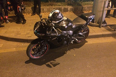 В Самаре молодой мотоциклист оказался в больнице из-за подрезавшей его иномарки