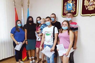 В Отрадном ключи от квартир получили 6 детей-сирот 