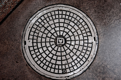 В Самарской области благодаря соцсетям оперативно закрывают люки у школ и на общественных территориях