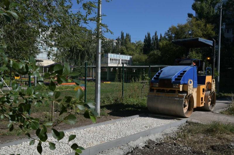 В Ленинском районе планируют до 1 сентября завершить благоустройство внутриквартальных территорий