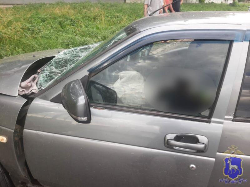 В Самарской области мужчина на LADA Vesta влетел в забор