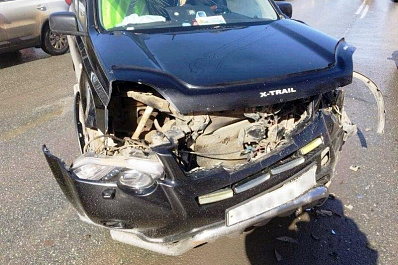 Пьяный пенсионер на Логане проигнорировал светофор и протаранил Nissan X-Trail в Самаре