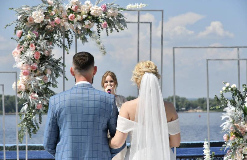 В соцопросе россияне назвали семью лучшим защитником от недостоверной информации