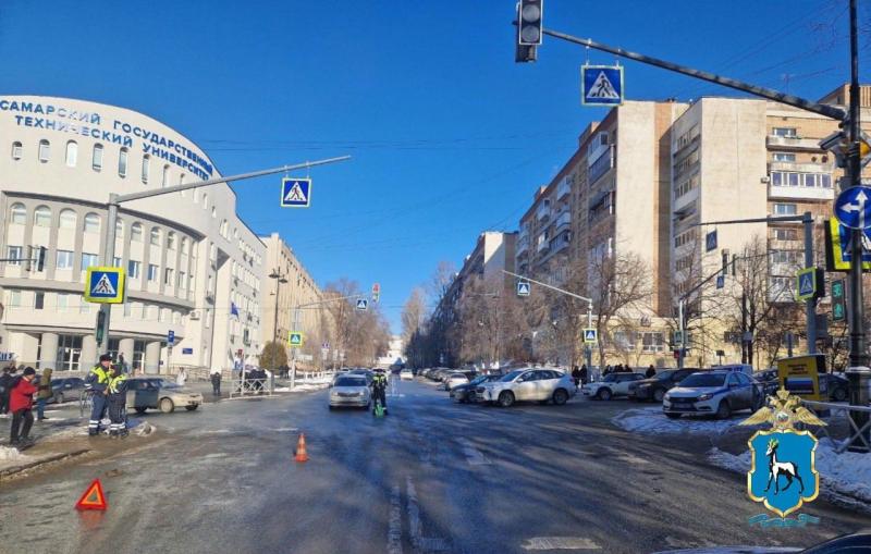 В Самаре на Первомайской иномарка сбила девушку