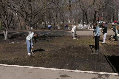 В Самаре представители студотрядов помогли подготовить к лету парк Гагарина