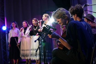 Новое звучание народной песни: в Самаре выступили ведущие фольклорные коллективы города