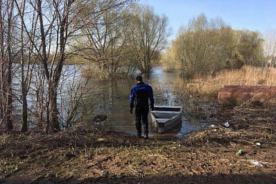 Утонувшего рыбака и перевёрнутую лодку обнаружили под Самарой