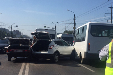 В Самаре на Южном шоссе произошло массовое ДТП