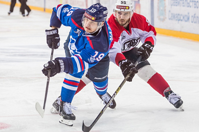 Хоккейная "Лада" на своем льду всухую проиграла сопернику