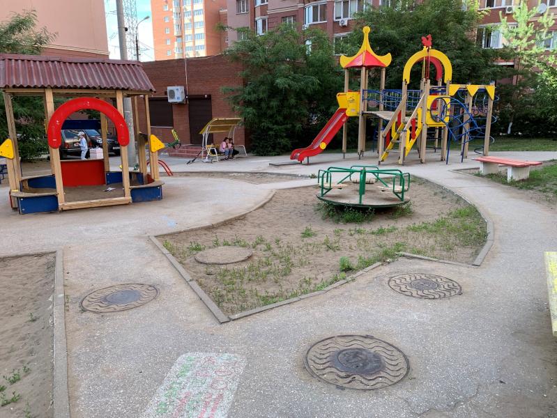 В Самаре более 60 детских площадок находятся в опасной зоне