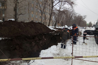 В Самаре на проспекте Кирова прорвало трубу диаметром почти 1 метр