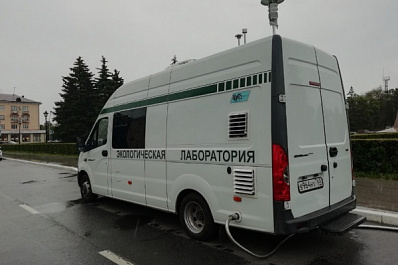 Дмитрий Азаров: "Все усилия по созданию комфортных городов и сёл окажутся бессмысленными, если мы не сохраним в чистоте и порядке землю, на которой живем, воздух и воду"