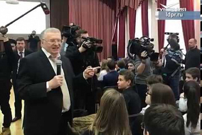 Владимир Жириновский провёл урок обществознания в столичной школе