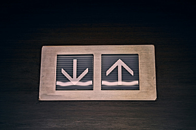 Стало известно, что делать, если застрял лифт