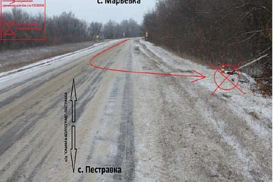 Женщина на иномарке со стажем вождения 5 месяцев снесла знак на трассе в Самарской области